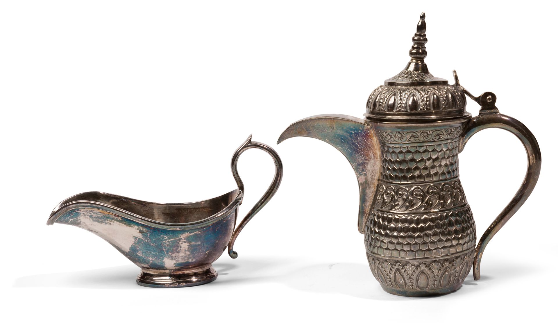 Null Kaffeekanne aus Silber

Orientalische Arbeit

Gewichte: 379,5 g 



Dazu ko&hellip;