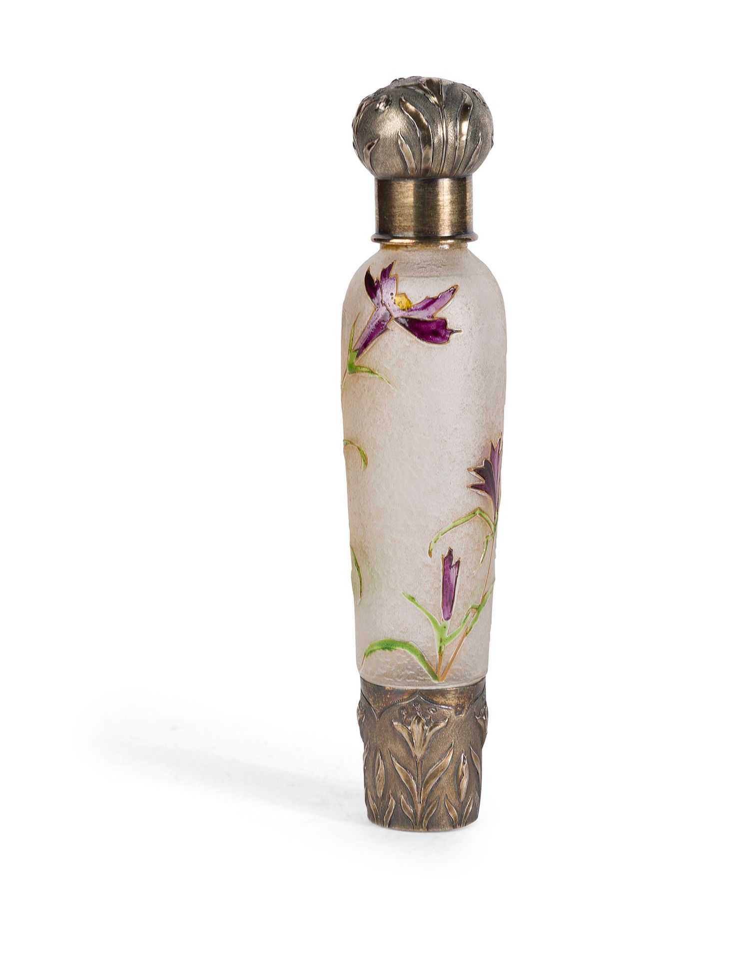 Null 喷砂玻璃瓶，有多色花纹装饰。银色和银色鎏金框架（Minerve，第一标题）。

工作单位：Émile PUIFORCAT

约1900年

H.15,&hellip;