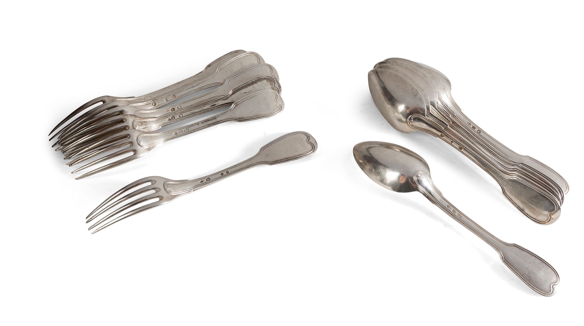 Null Sette cucchiai e sei forchette d'argento con motivi filettati (Alcuni urti)&hellip;
