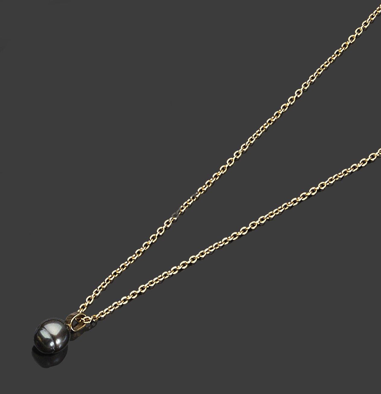 Null 18K yellow gold chain with black pearl pendant set in 18K gold

L chain 41 &hellip;