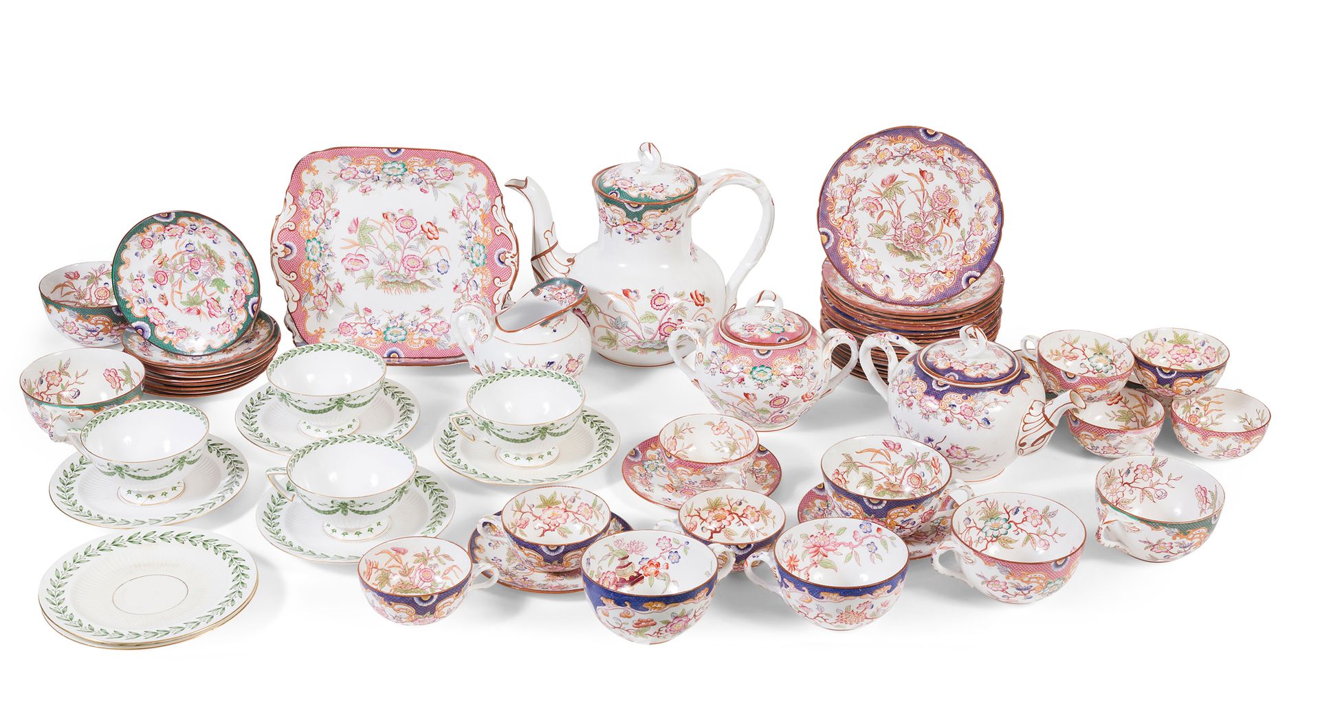 Null 沙尔盖米纳斯

敏顿装饰的精美陶器茶具和甜点的一部分，包括:

19个盘子和2个蛋糕盘

7个巧克力杯

10个茶杯

11个碟子

茶壶、咖啡壶、牛&hellip;