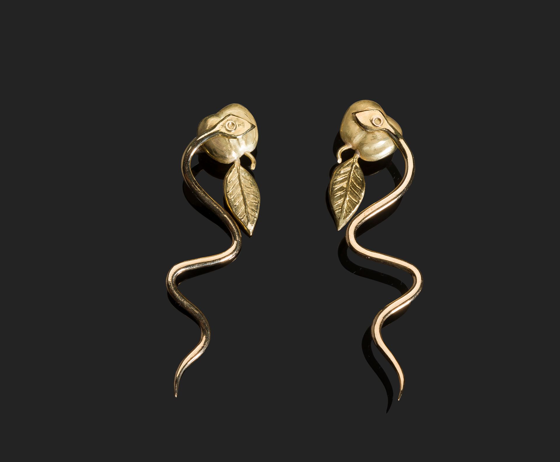 Null Dorothea TANNING (1910-2012)
The Nile
Pair of earrings in 18K gold
Signed a&hellip;