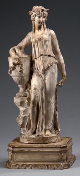D'après CLODION (1738-1814) Vestale Sculpture en plâtre patiné, représentant sur&hellip;