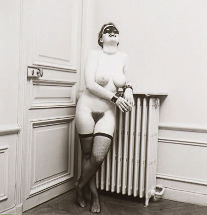 BETTINA RHEIMS (NÉE EN 1952) 
C. Au radiateur - Paris, février 1981
Tirage argen&hellip;