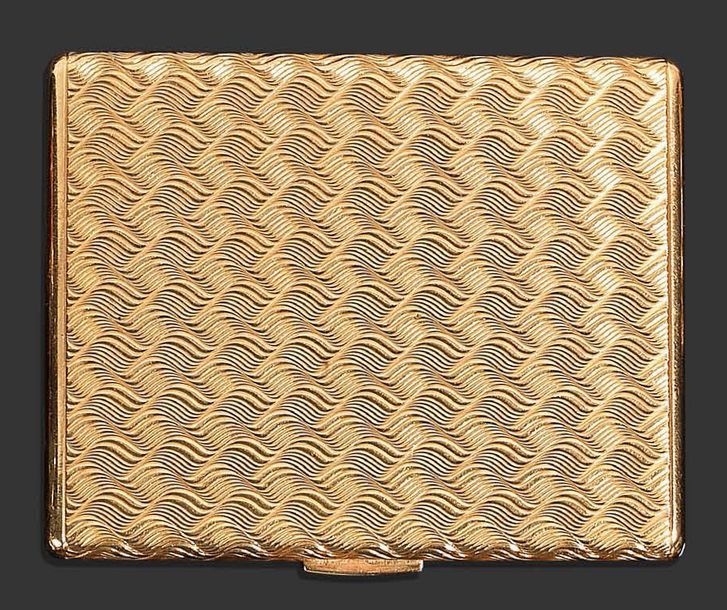 Null Etui à cigarette en or juane 18k (750) à décors géométrique d'un treillage &hellip;