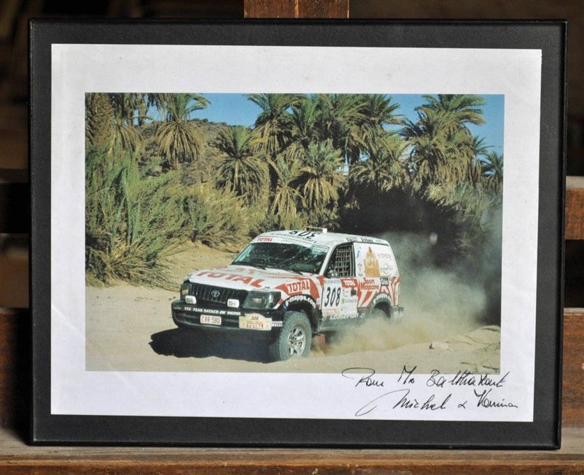 Null Toyota Total Paris Dakar N° 308, V. Ickx. Poster encadré signé. 25x30cm