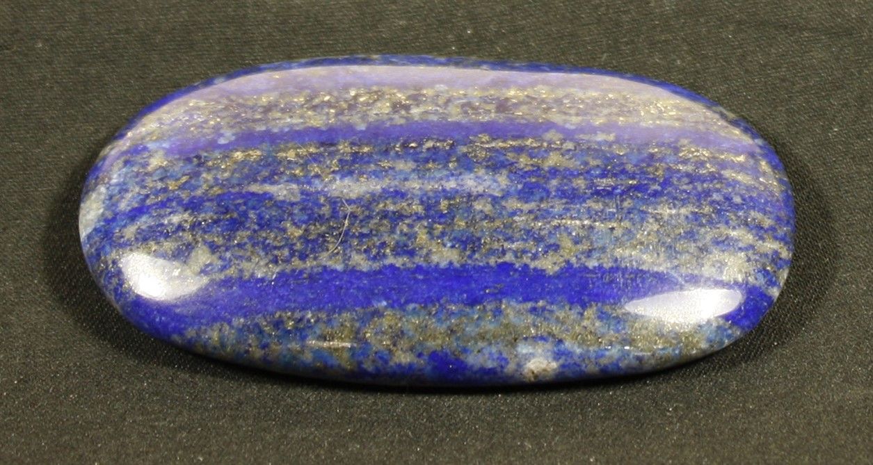 Null Block of lapis lazuli of an intense blue. H :7,5cm 83g.