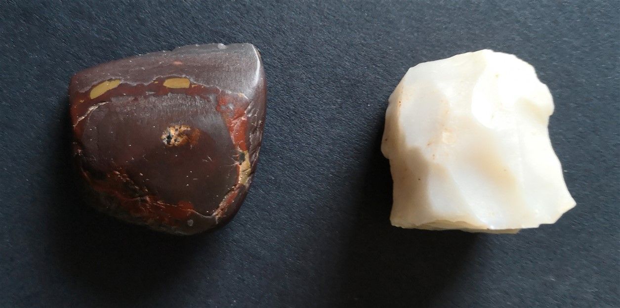 Null Hematite hatchet, 4.3 cm and translucent milky quartz nucleus, 4 cm. Neolit&hellip;