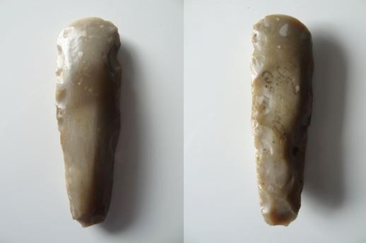 Null Scalpello o scure su ascia di selce lucidata 12,2cm

Neolitico, Fontenette &hellip;