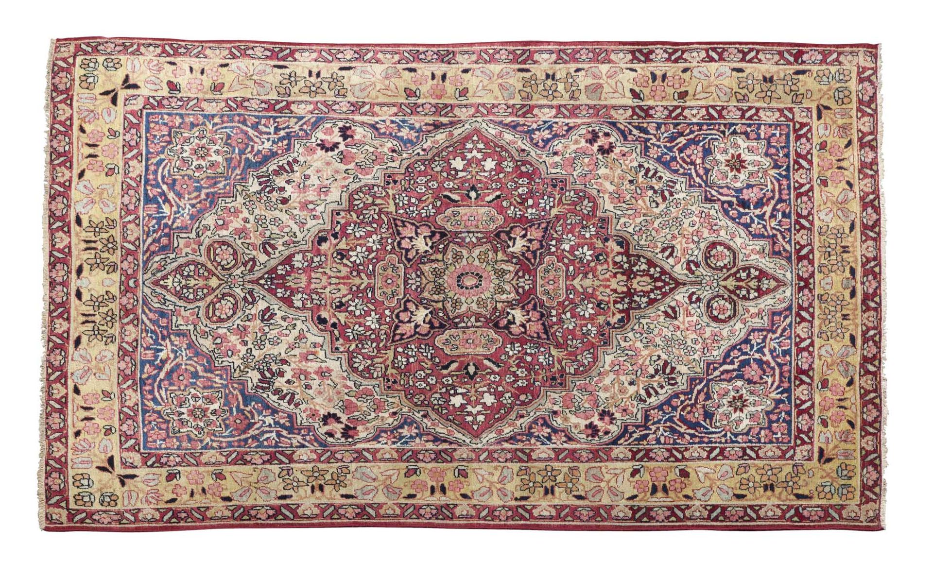 Null 基尔曼地毯（波斯），19世纪末

尺寸：200 x 132厘米

技术特点 : 羊毛天鹅绒，棉质底板。

象牙色的背景上有一个大的鲑鱼色的花纹徽章和四&hellip;