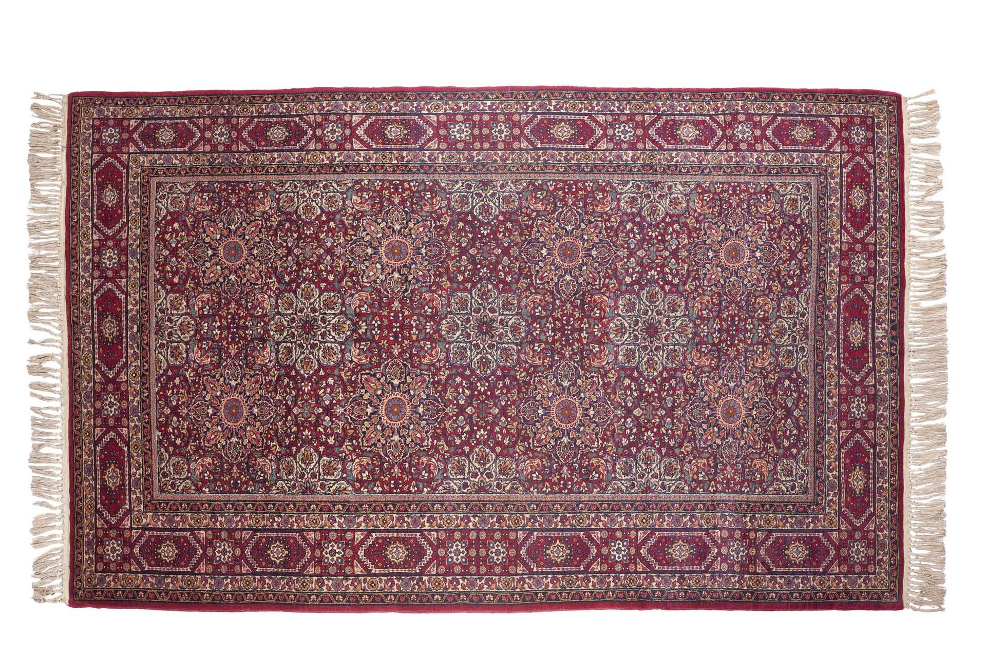 Null 德黑兰（波斯）地毯，19世纪末

尺寸：200 x 140厘米

技术特点 : 羊毛丝绒，棉质基础。

一片 "万花丛中过 "的紫薇花田支撑着华丽的星&hellip;