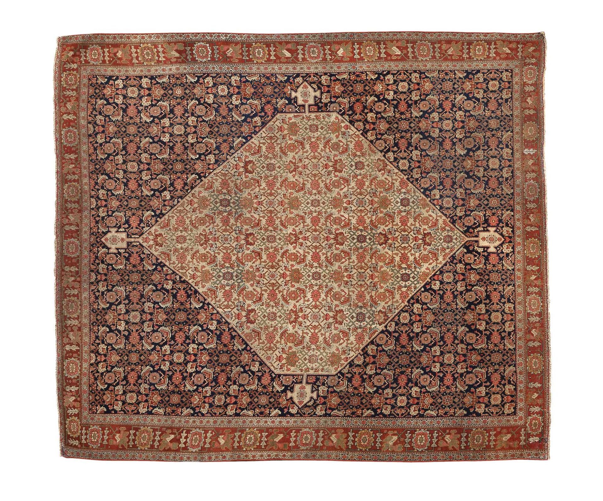 Null 精美的SENNEH（波斯）地毯，19世纪末

尺寸：180 x 155厘米

技术特点 : 羊毛天鹅绒，棉质底板。

密度=10/11000节/平方米&hellip;
