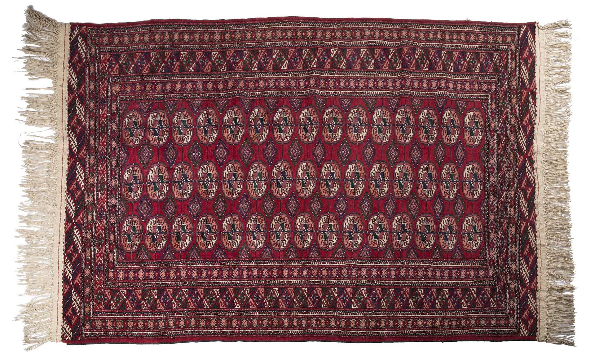 Null BOUKHARA地毯（中亚），20世纪后半叶

尺寸：195 x 130厘米

技术特点 : 羊毛基础上的羊毛绒。

一张樱桃床支撑着三列 "Tekk&hellip;