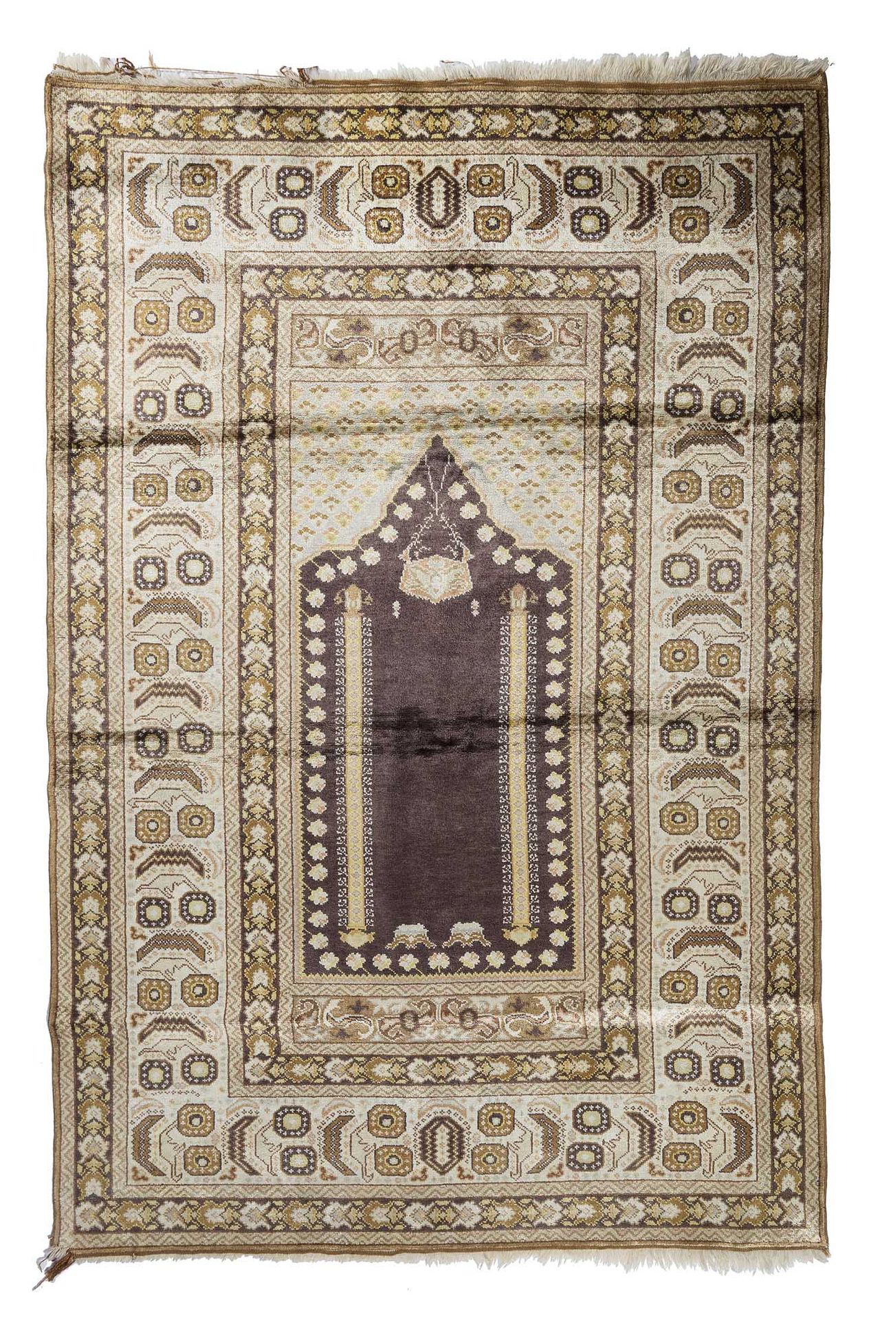 Null KAYCÉRI 丝毯（小亚细亚），20世纪前三十年

尺寸：185 x 128厘米

技术特点：棉质基础上的丝质棉绒。

一个深栗色的箭形米拉布，装饰&hellip;