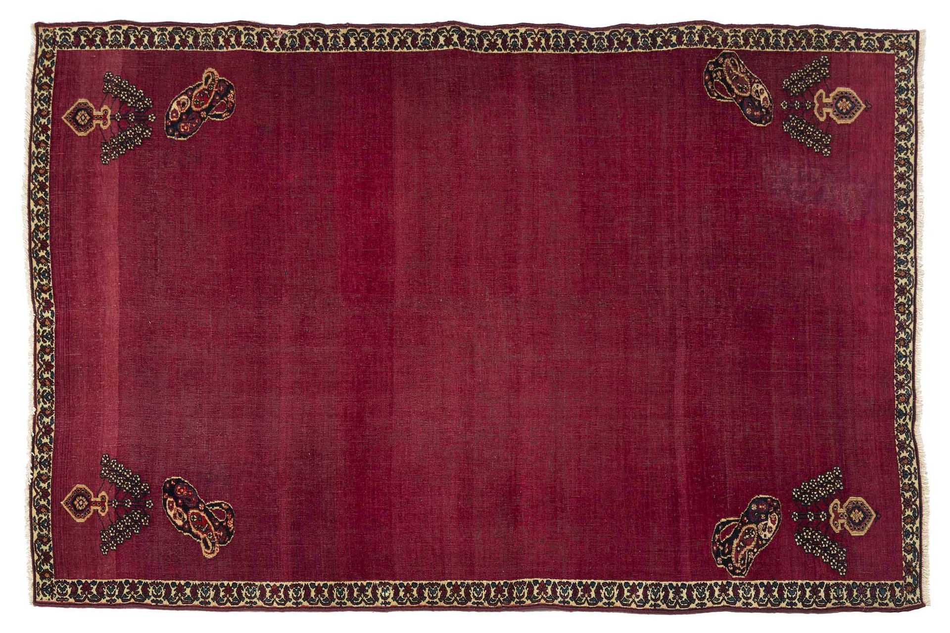 Null 霍拉桑地毯（波斯），19世纪下半叶

尺寸：179 x 121厘米

技术特点 : 羊毛天鹅绒，棉质底板。

这块地毯的图形设计非常精致，完全是紫红色&hellip;
