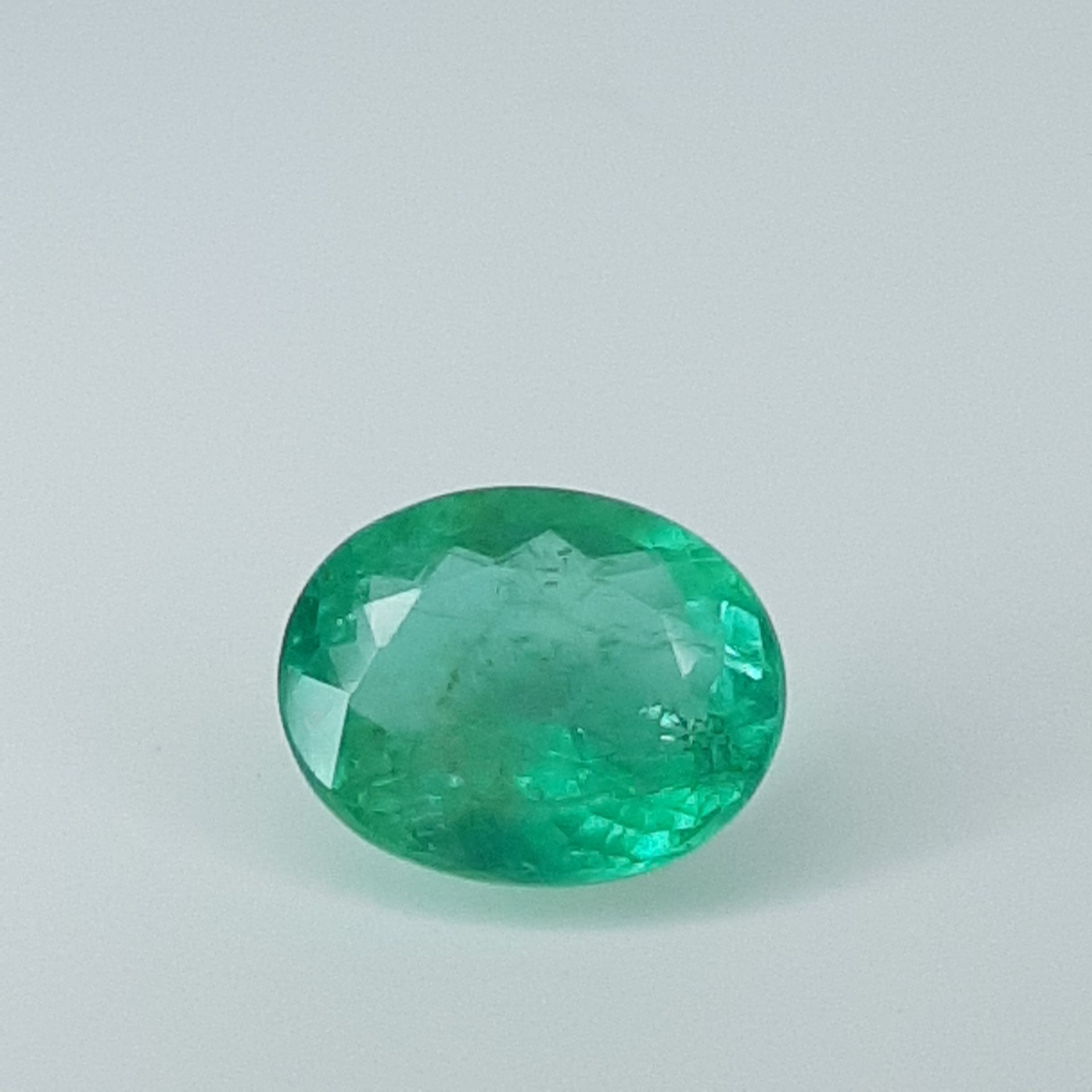 Emeraude - Brésil - 4.36 cts EMERAUD - Dal Brasile - Colore verde - Formato oval&hellip;