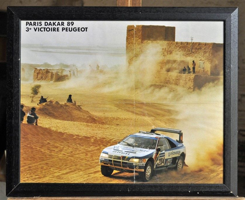 Null 标致405 T 16 N° 204，1989年巴黎达喀尔第三次胜利。带框海报。40x50厘米