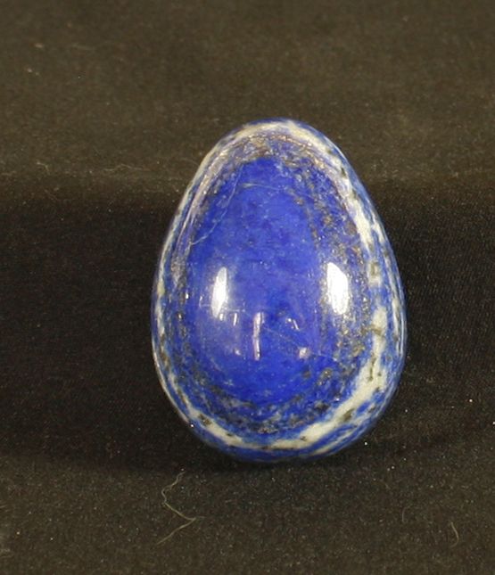 Null 一个青金石蛋，被打磨成深蓝色。高：5.3厘米，重124.7克。