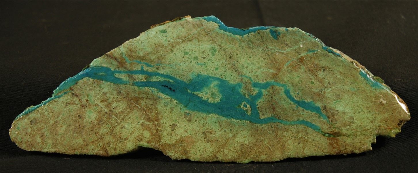 Plaque de Malachite, azurite et oxyde de cuivre provenant d’Arizona, Etats unis.&hellip;