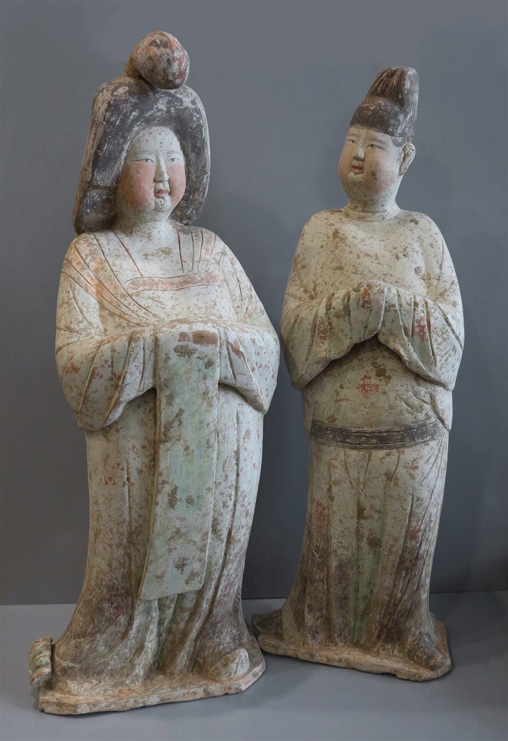 Null Pair of important mingqi, couple of a lady and a courtly man represented st&hellip;