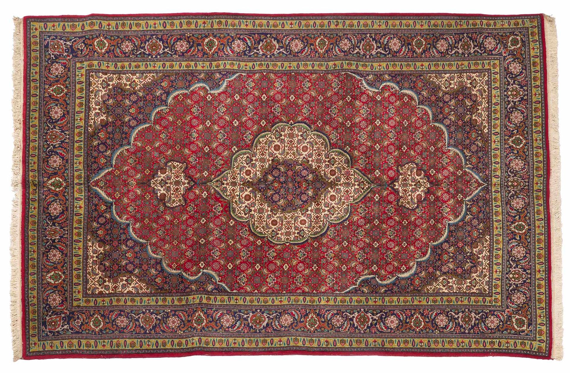 Null TABRIZ carpet (Iran), mid 20th century

Dimensions : 293 x 198cm.

Technica&hellip;
