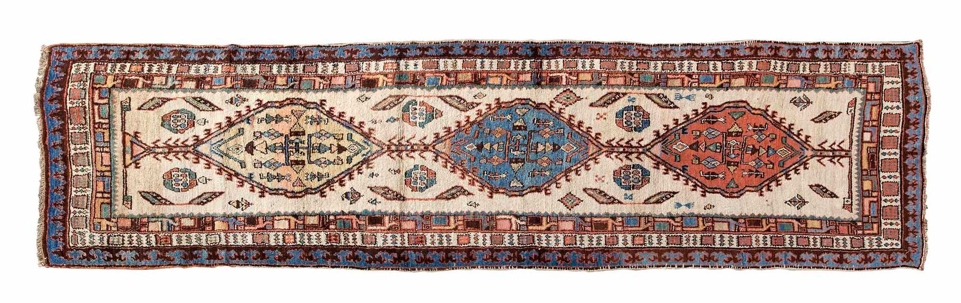 Null SARAB画廊地毯（伊朗），20世纪中期

尺寸：343 x 116厘米。

技术特点 : 羊毛天鹅绒，棉质底板。

象牙色的背景由三个砖色、蓝色和象&hellip;