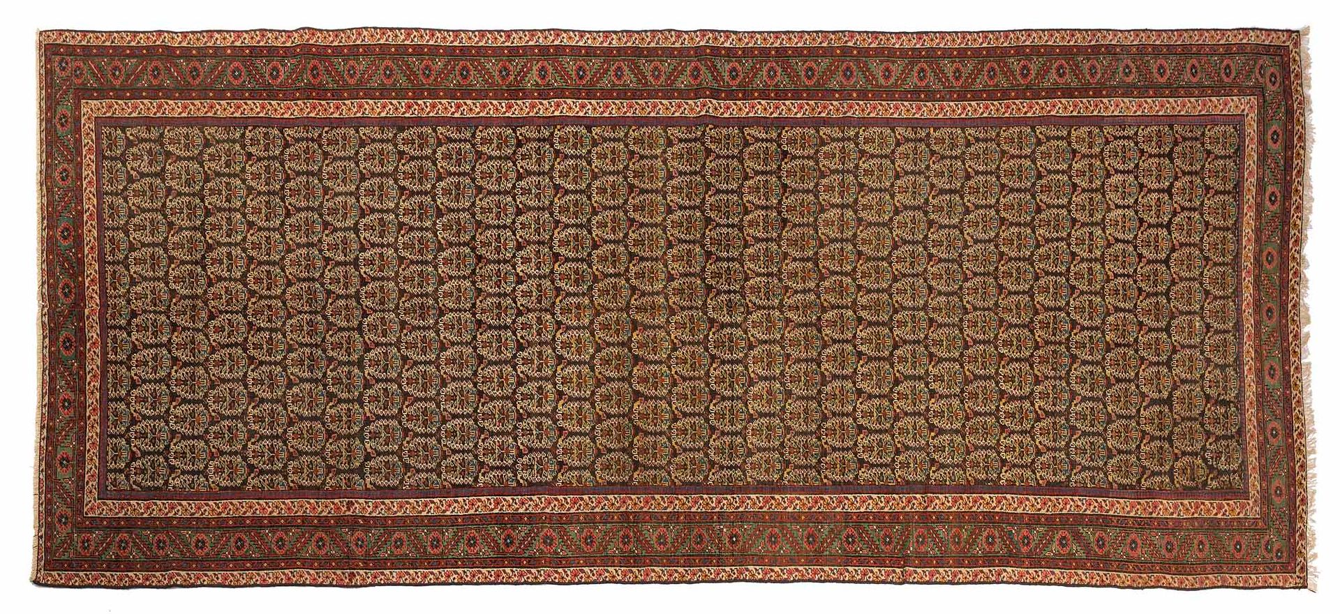 Tapis BAKCHÉÏCH (Perse), fin du 19e siècle 
Dimensions : 400 x 162cm. 
Caractéri&hellip;