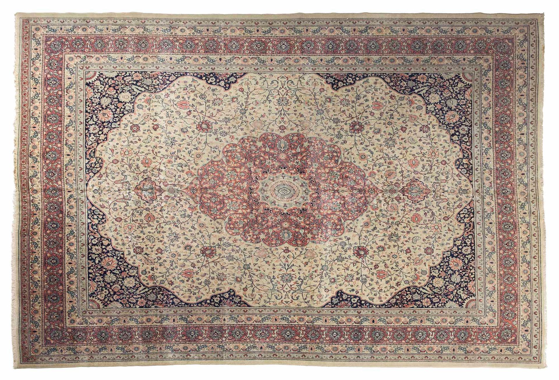 Null SIVAS - SEBASTIA（小亚细亚）地毯，20世纪初

尺寸：375 x 318厘米。

技术特点 : 羊毛丝绒，棉质基础。

一个长方形的象&hellip;