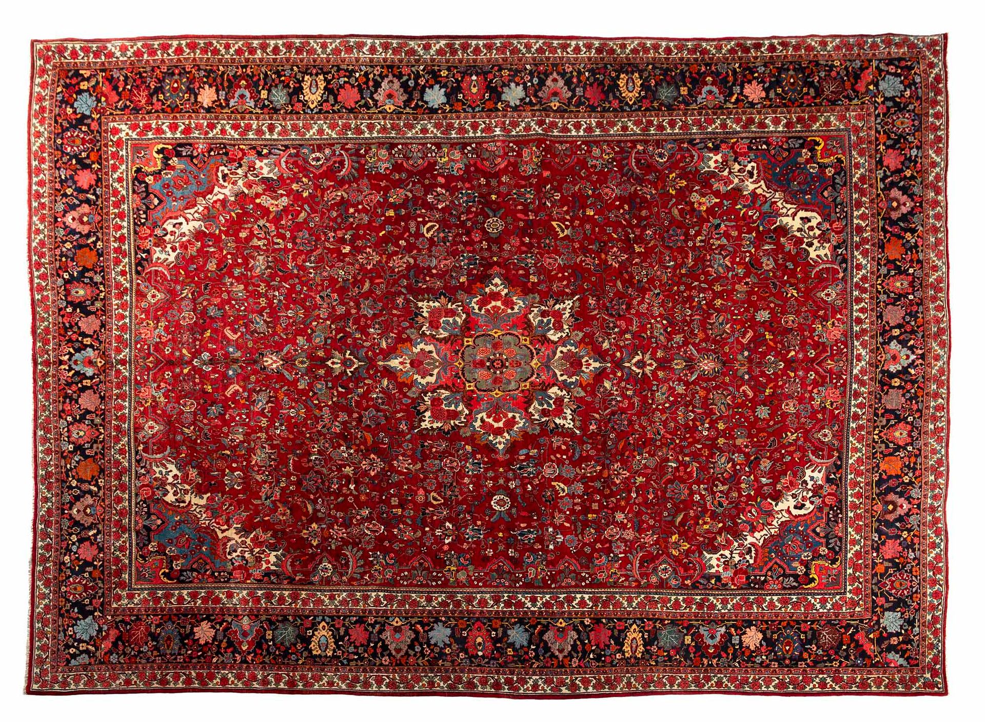 Important et fin tapis BIDJAR (Perse), 1er tiers du 20e siècle. 
Dimensions : 45&hellip;