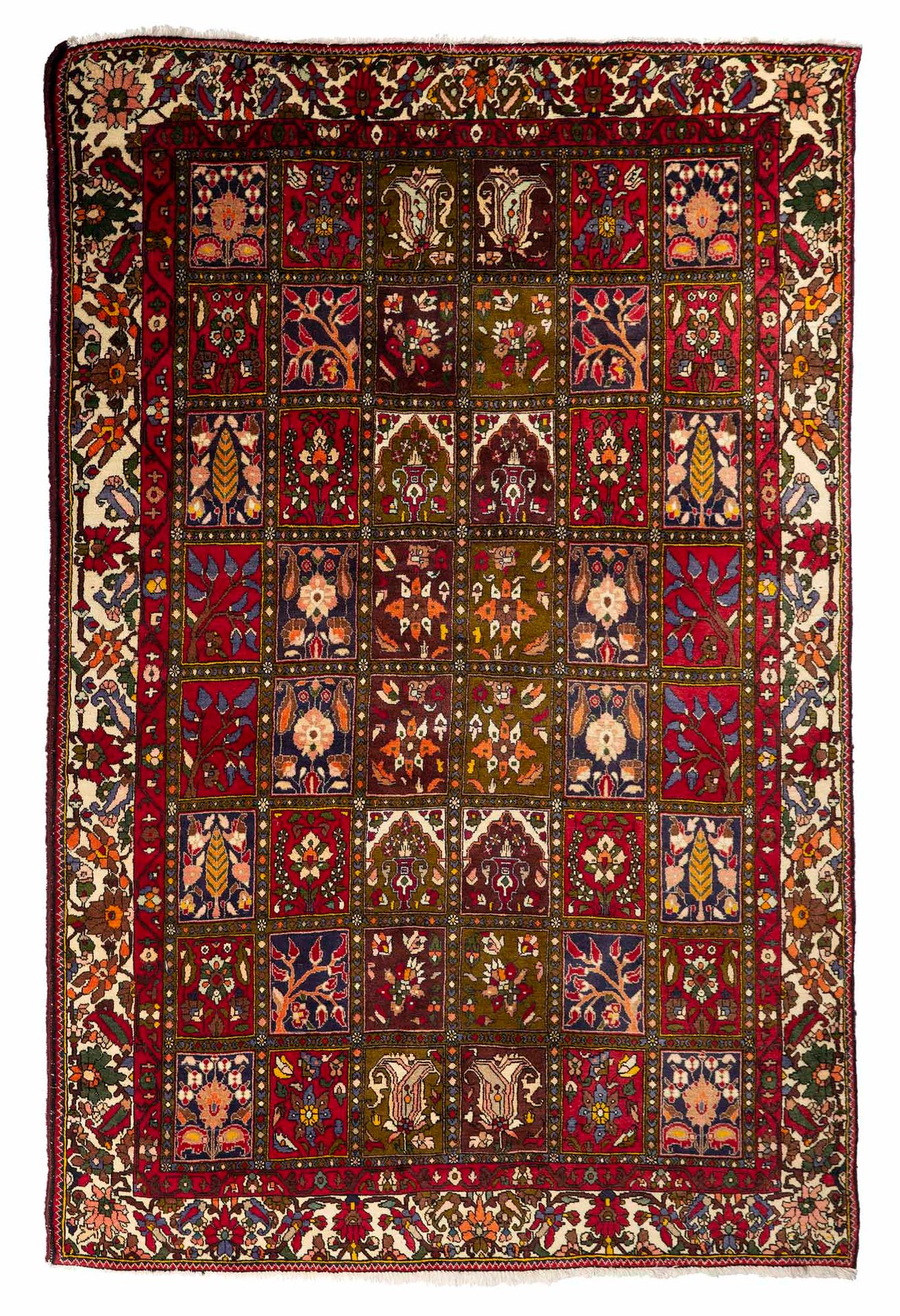 Tapis BAKTIAR (Iran), milieu du 20e siècle 
Dimensions : 288 x 197cm. 
Caractéri&hellip;