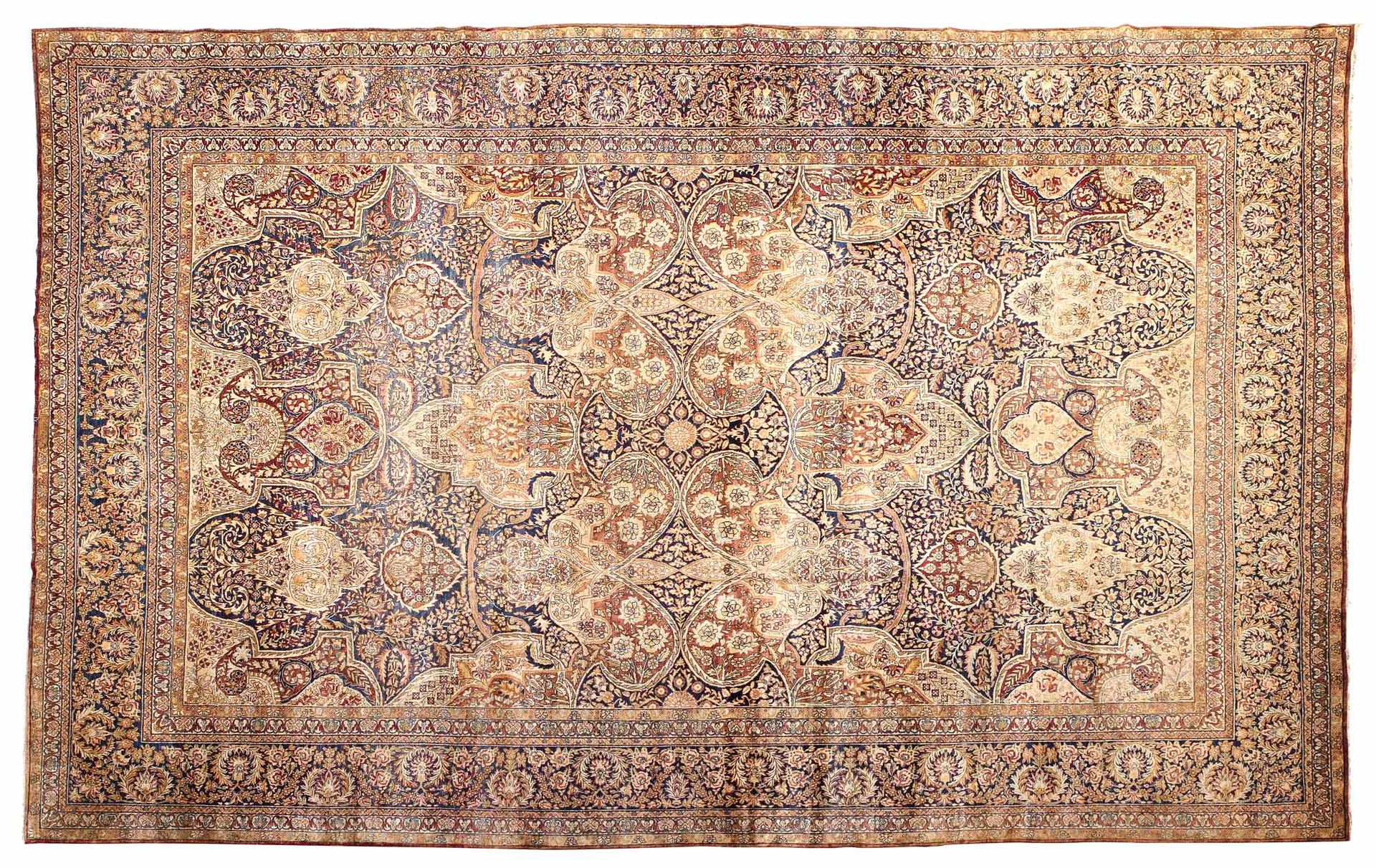 Important tapis KIRMAN-LAVER (Perse), fin du 19e siècle 
Dimensions : 535 x 362c&hellip;