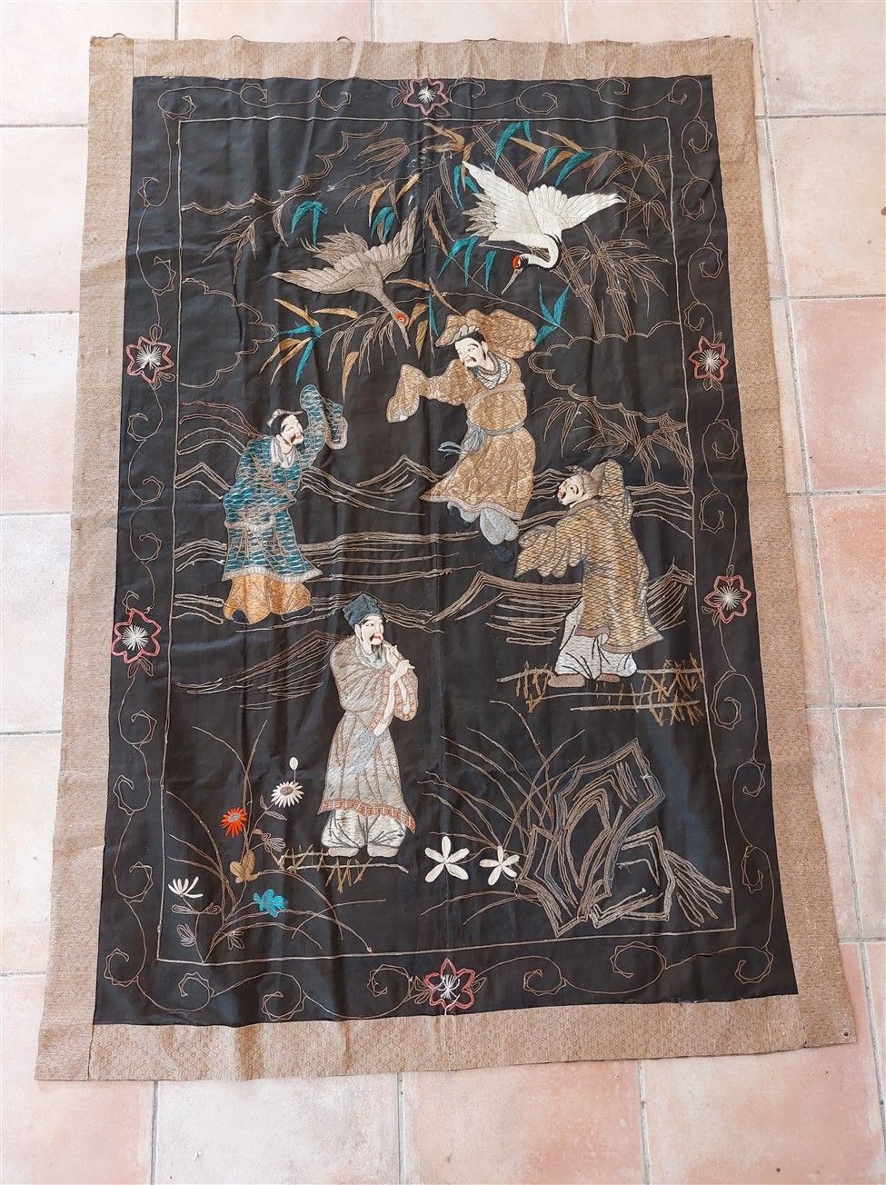 Null 中国 19世纪。有人物和鸟的挂件：布料，丝绸，金线。170x116厘米