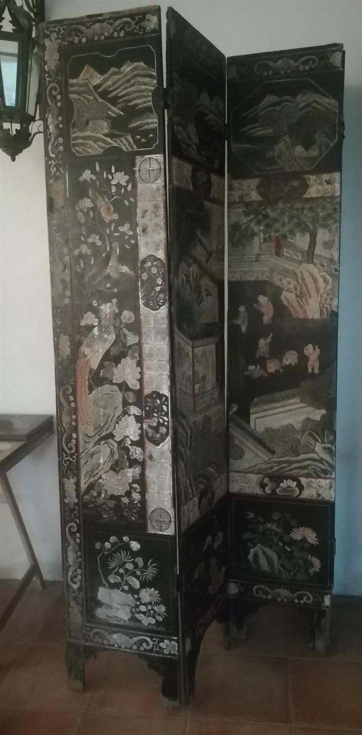 Null Coromandel lacquer screen with animated scenes of Chinese characters in pal&hellip;