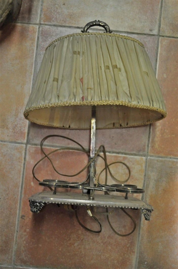 Null 镀银金属油坩埚或瓶架，18世纪风格，安装成一盏灯