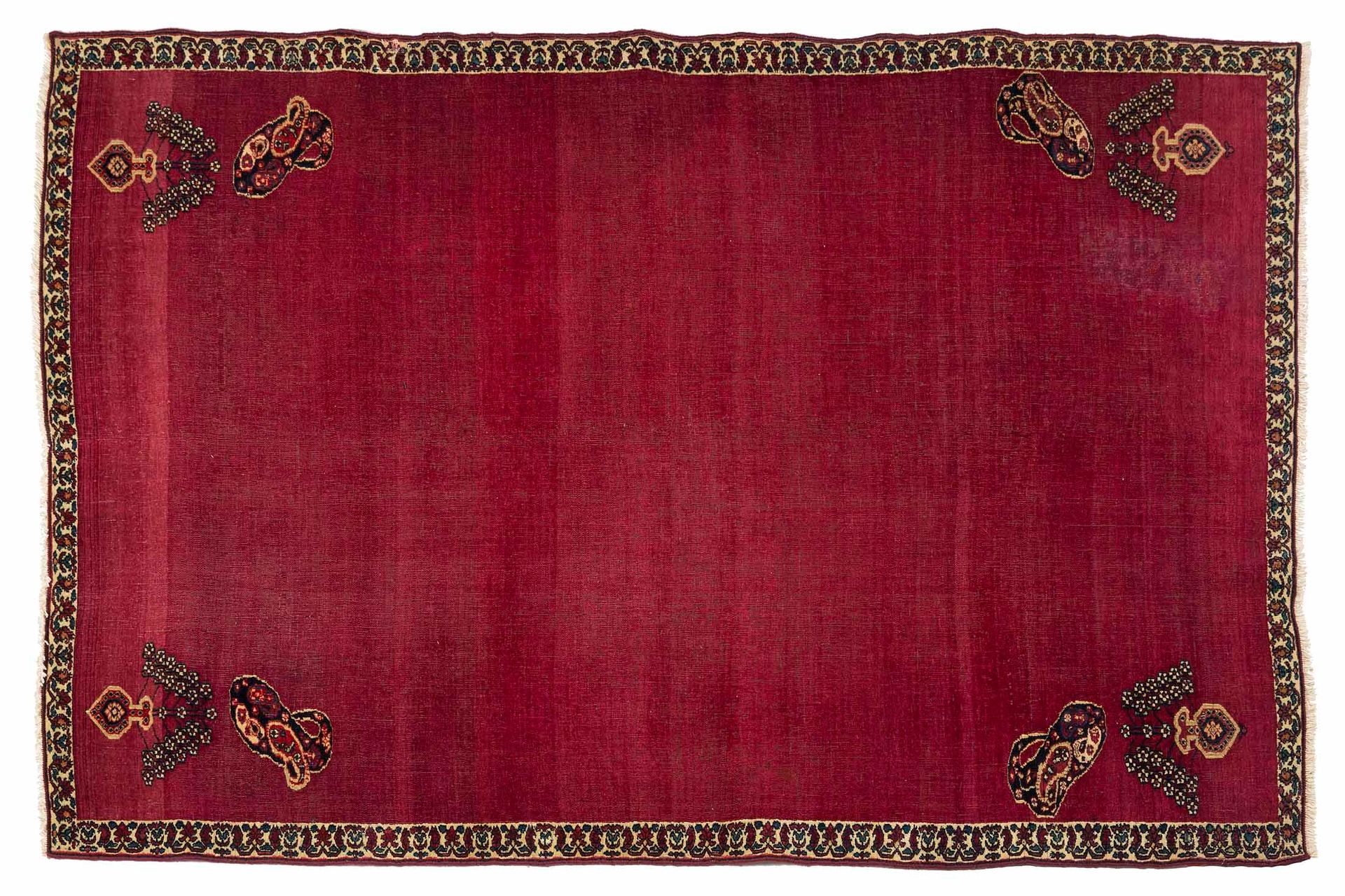 Null 罕见的、非常原始的KHORASSAN地毯（波斯），约1860年

尺寸：179 x 121厘米。

技术特点 : 羊毛天鹅绒，棉质底板。

这块地毯的&hellip;
