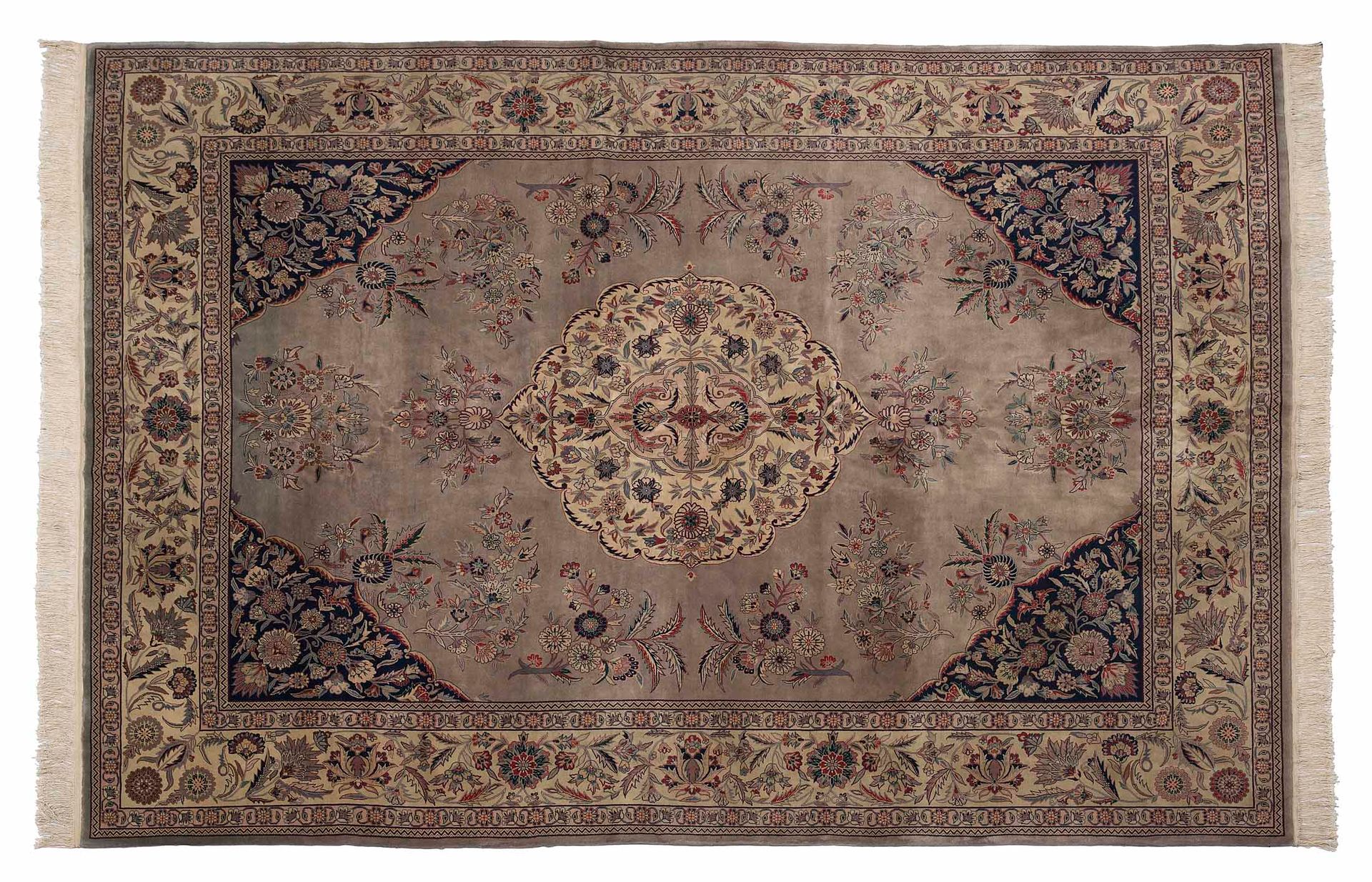 Null Fine SINO-ISPAHAN carpet, mid 20th century

Dimensions : 374 x 278cm.

Tech&hellip;