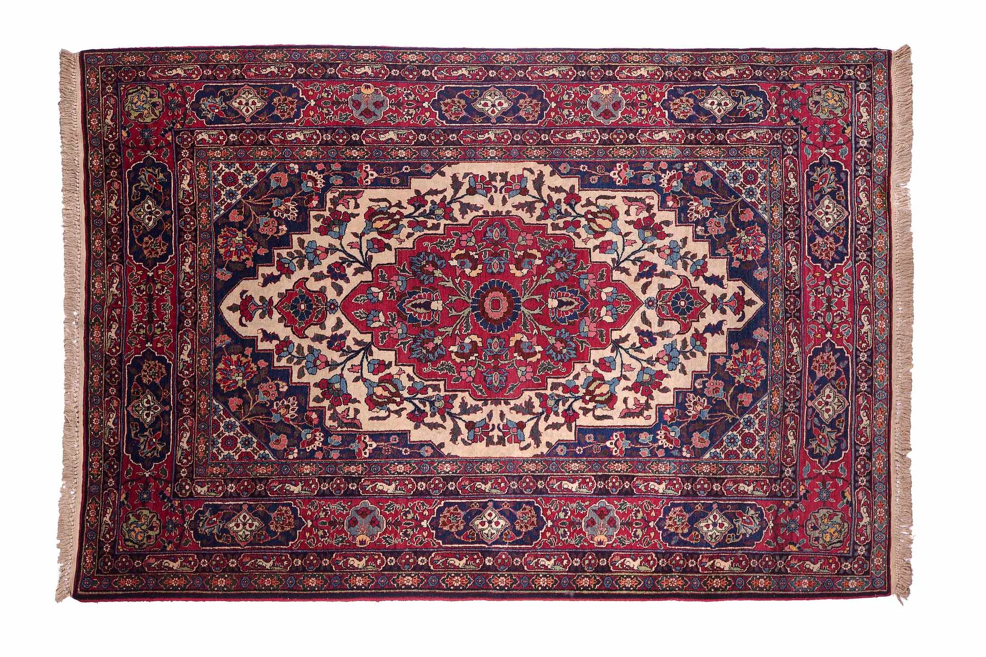 Null Fin tapis TÉHÉRAN (Perse), fin du 19ème siècle

Dimensions : 210 x 145cm.

&hellip;