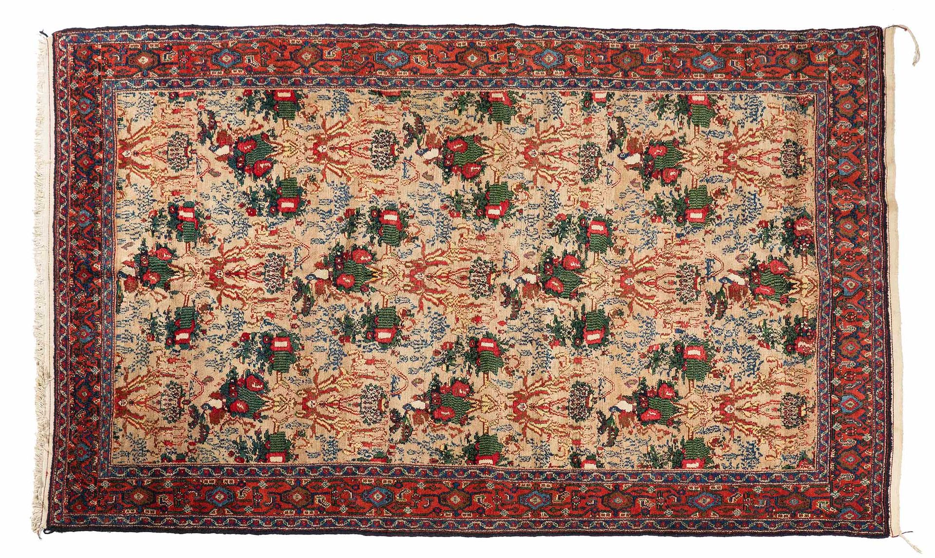 Null SENNEH地毯（波斯），20世纪前三分之一时期

尺寸：250 x 170厘米。

技术特点 : 羊毛丝绒，棉质基础。

乳白色和栗色的场地上摆放着&hellip;