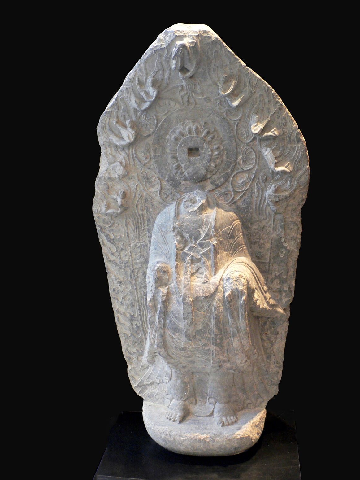 Null Stèle, Fo xiang (Zaoxiang) : stèle au buddha acéphale présenté frontalement&hellip;