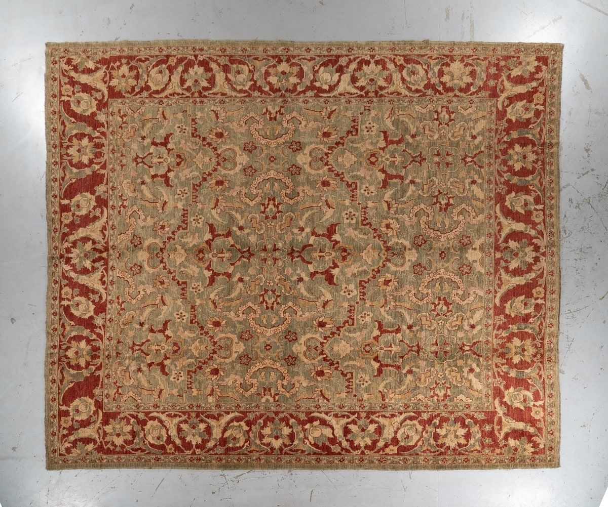 Null Important Farahan
Afghanistan
Circa 1990
Dimensions. 437 x 367 cm
Wool velv&hellip;