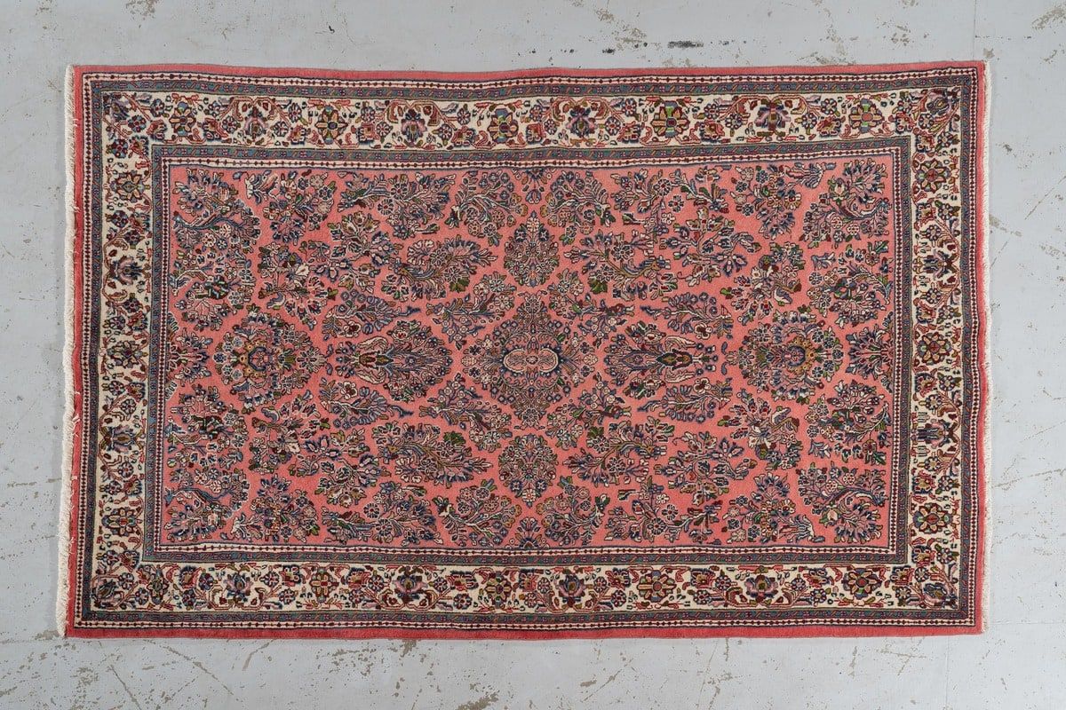Null Grand Sarouk. Iran. Vers 1975
Dimensions. 250 x 153 cm
Velours en laine sur&hellip;