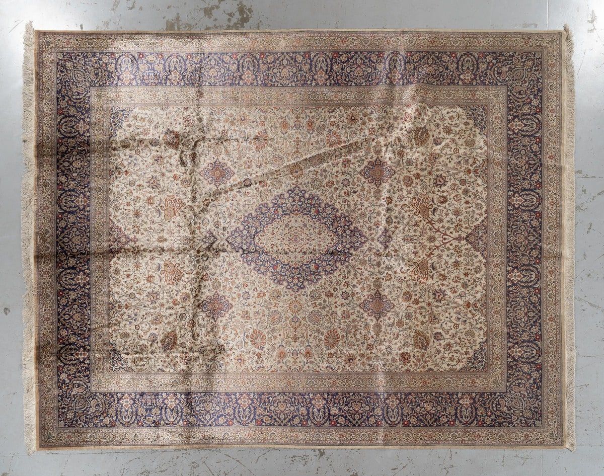 Null Exceptional, very important and very fine silk Ghoum Iran About 1975 Dimens&hellip;