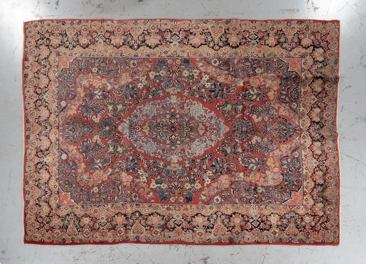 Null Important Sarouk carpet
Iran
Circa 1970/75
Dimensions 357 x 260 cm
High-qua&hellip;