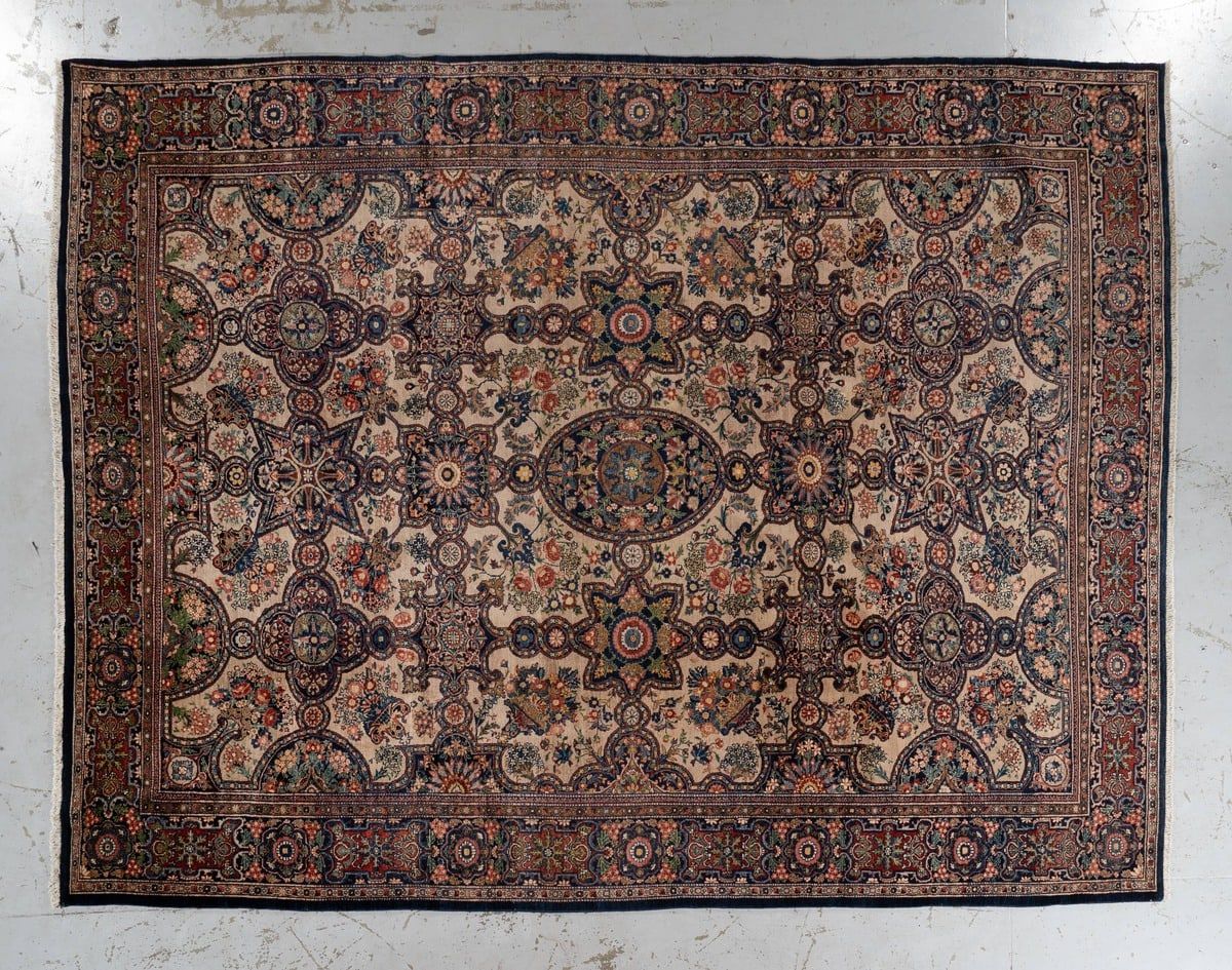 Null Important Bidjar carpet
Iran
Circa 1970
Dimensions. 350 x 268 cm
Wool velve&hellip;