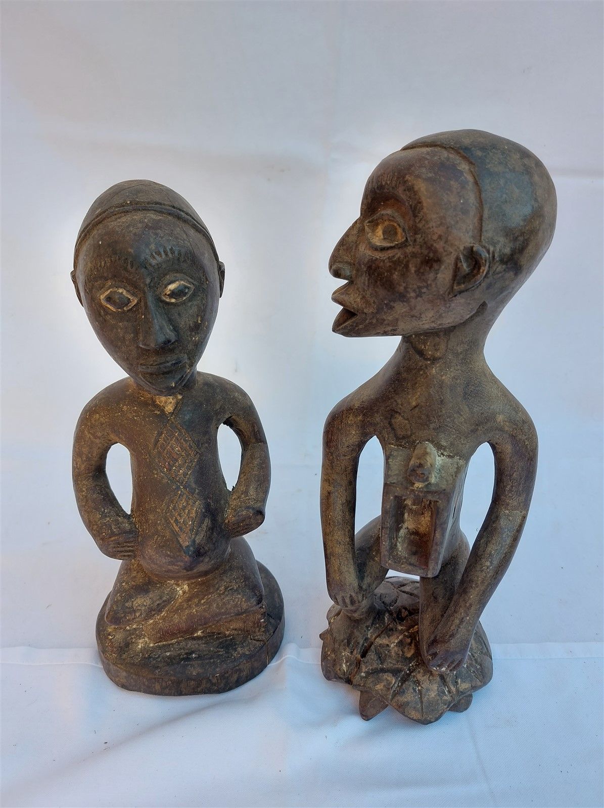 Null Couple VILI (Congo) paire de statuettes en bois sculpté. Ht. 30cm