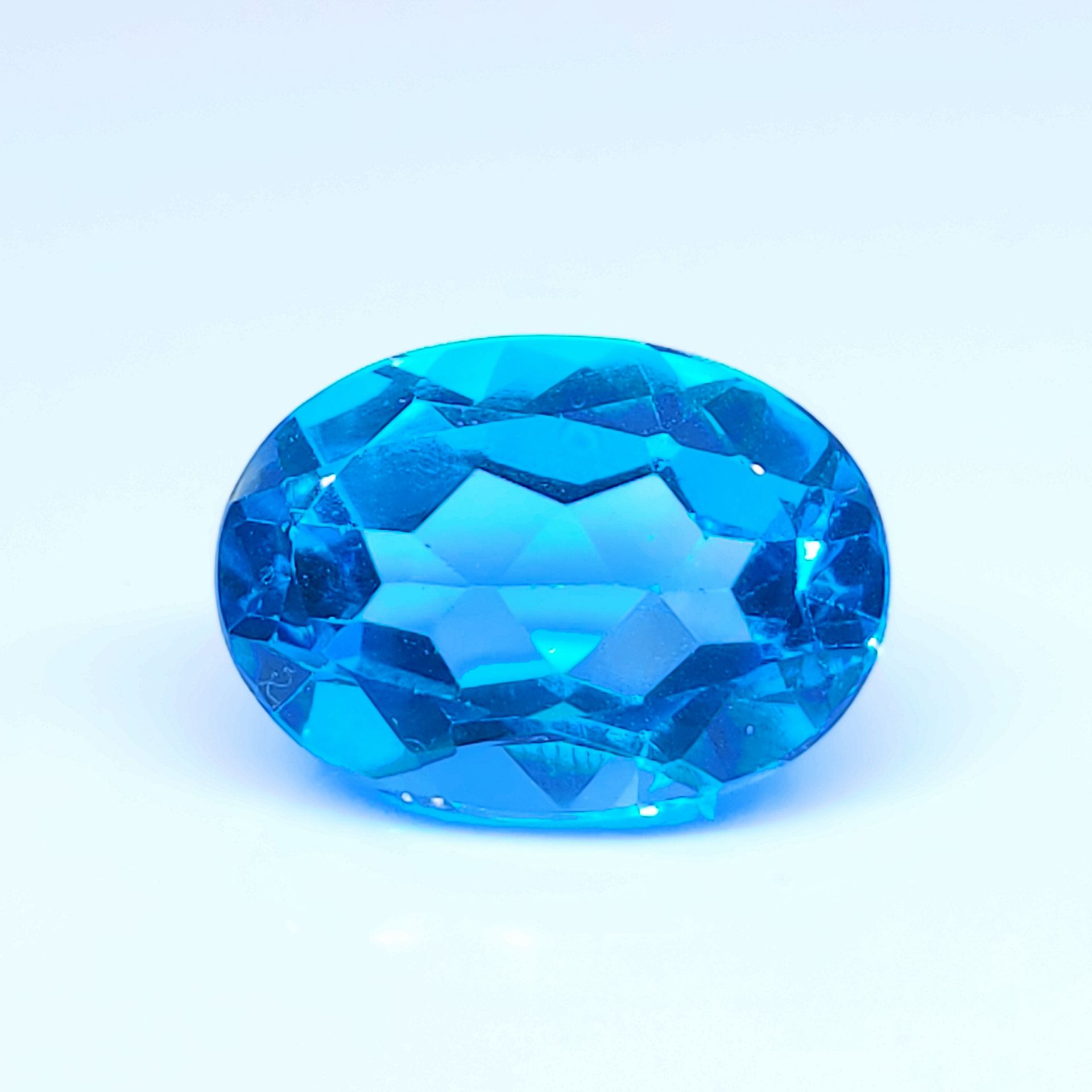 Null TOPAZE SWISS BLUE - From Brazil - Bright blue color - Oval size - Weight 17&hellip;