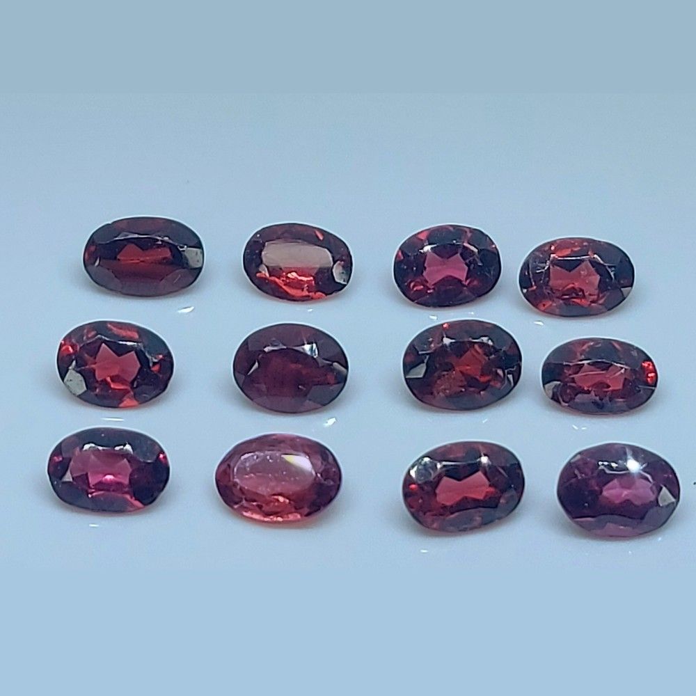 Null GRENETS consisting of a batch of 12 gems, partly pyrope garnet - Purplish p&hellip;