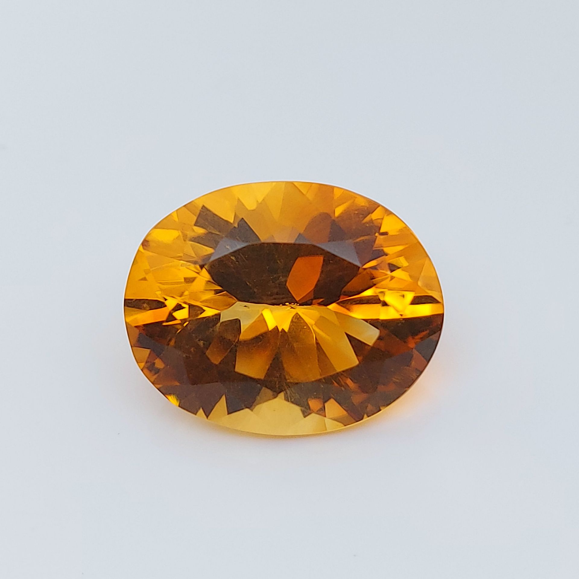 Null 宝石 - 来自巴西 - 马德拉黄 - 椭圆形 - 重量 17.95 cts - 透明 - 尺寸 : 20.23x16.20x10.74 mm