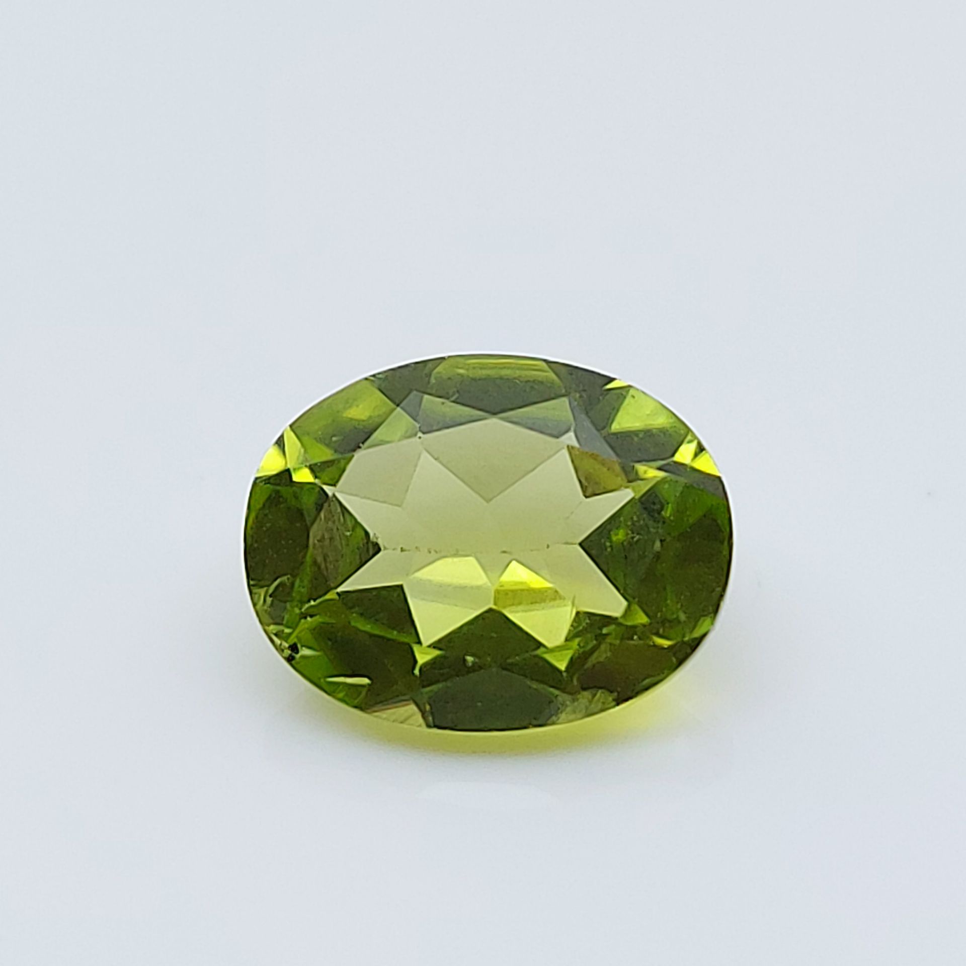 Null PERIDOT - From Brazil - Green color - Oval size - Weight 2.04 cts - Dimensi&hellip;