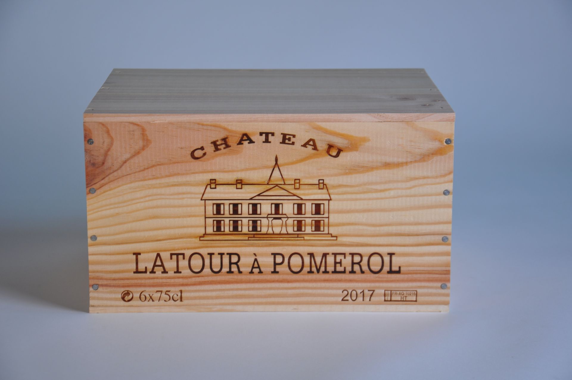 Château Latour à Pomerol - 2017 Lot d'une caisse bois de 6 bouteilles, Bordeaux,&hellip;